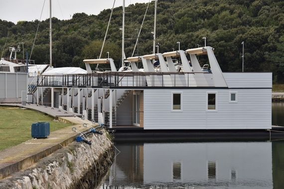 Nova turistička ponuda: Kućice koje plove na moru!