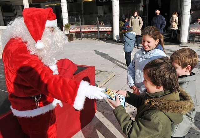 Nagradno pitanje je: Kako će ove godine Djed Mraz stići u Poreč?