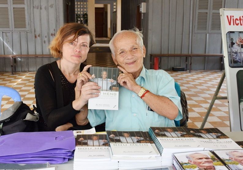 Tanja Škopac i Bou Meng, jedan od preživjelih zatvorenika iz doba Crvenih Kmera