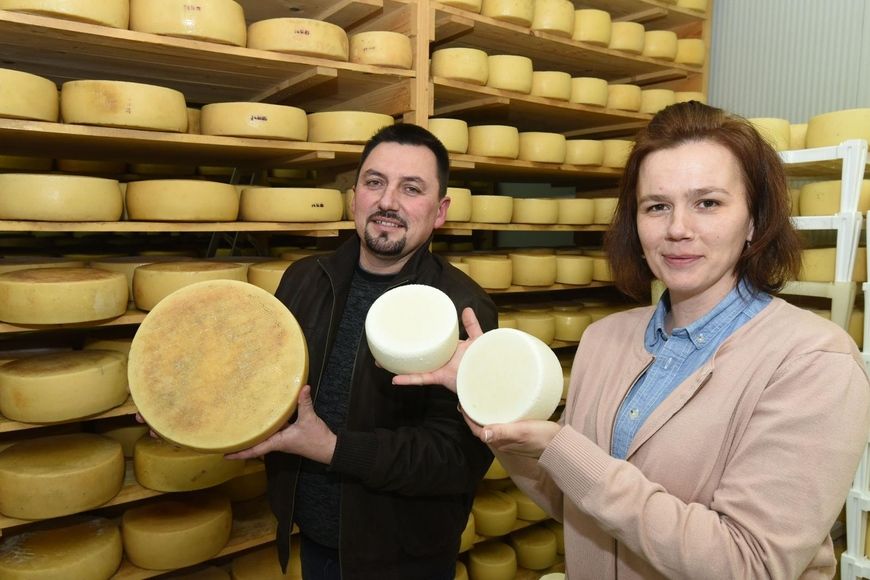 Mljekara Latus proizvodi sireve vrhunske kvalitete, odnedavno i mozzarellu: Sandi i Maja Orbanić (foto: Duško Marušić/PIXSELL)