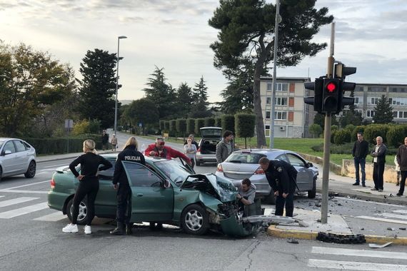 Prometna nesreća u Labinu: Hitna pomoć stigla za 40 minuta