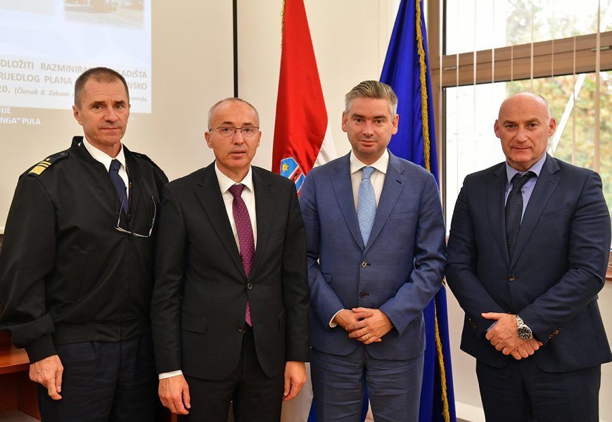 Sa sastanka u Ministarstvu obrane RH: Robert Hranj. Damir Krstičević, Boris Miletić i Damir Trut 