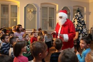 Provjerite popis djece zbog dobivanja poklona Djeda Mraza