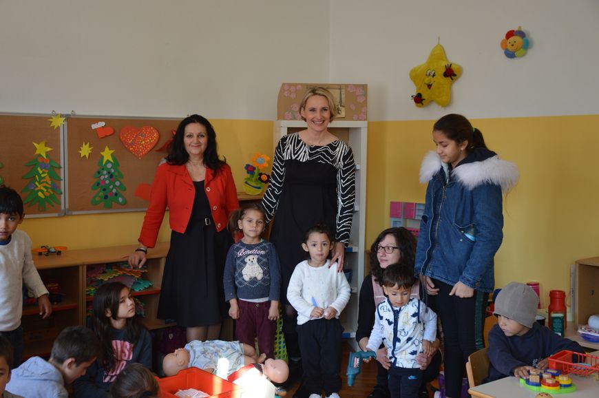 Giuseppina Rajko i Elena Puh Belci u dječjem vrtiću "Vesela kuća"