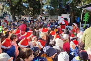 Brojni mališani dočekali Djeda Mraza u Poreču