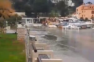 More se prelilo preko rive u Vrsaru (video)