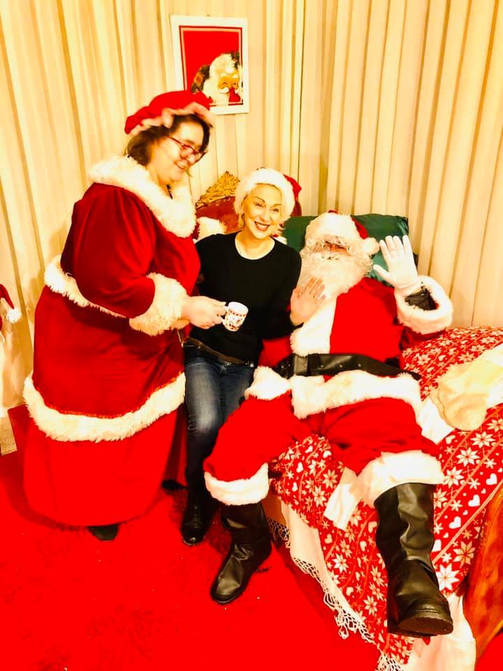 Novinarka 24sata Diana Marić uživala je u Kući Djeda Mraza i Bake Mraz (foto: Facebook)