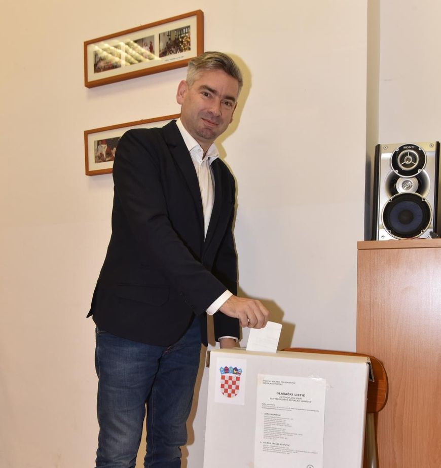 Boris Miletić na glasovanju (Foto: Duško Marušić/PIXSELL)