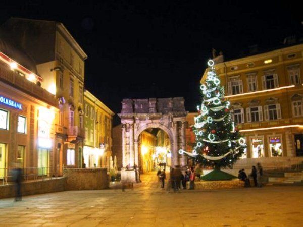 Radno vrijeme trgovina bit će do 20 sati