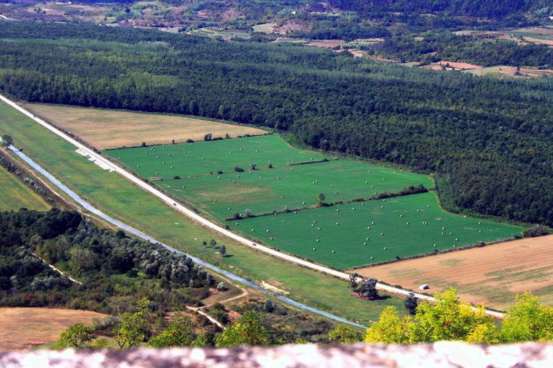 Cijeli sjever Istre, s Pazinštinom, pa Novigrad i Buje proglašeni su područjem modelne šume „Sliv rijeke Mirne“ 