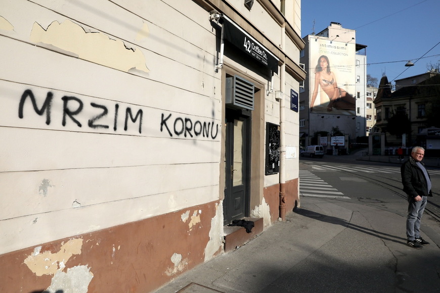 Kao i uvijek do sada grafiti prate dnevna događanja jednako brzo kao i mediji, pa je nepoznati autor u Draškovicevoj ulici u Zagrebu izrazio vjerojatni stav cijele nacije (foto: Patrik Macek/PIXSELL)