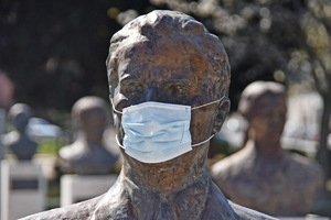 U Puli i bista Josipa Broza Tita dobila zaštitnu masku protiv korone