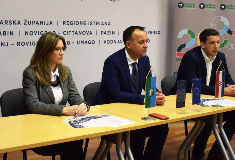 S jedne od prijašnjih konferencija IDA-e: Tamara Kiršić, Boris Sabatti i Marin Lerotić