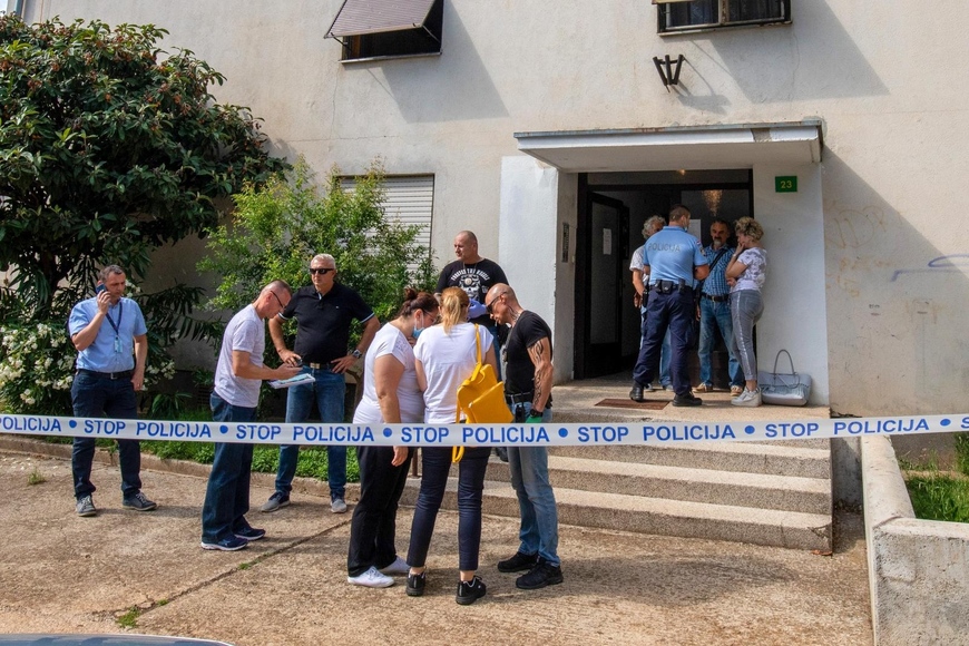 Policijski očevid u Zoranićevoj ulici gdje je u stanu pronađeno mrtvo tijelo žene (foto: Srećko Niketić/PIXSELL)