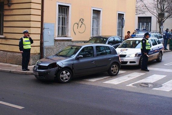 Lakša prometna nesreća u centru Pazina: 'Dotakli' se kamion Usluge i Clio