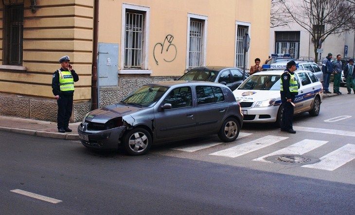 U nesreći je oštećen prednji bočni dio Renaulta