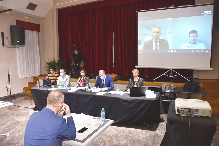 Gradonačelnik Miletić u samoizolaciji sjednicu pratio video linkom