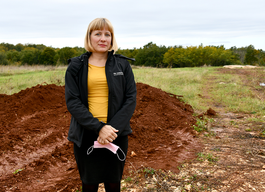 Ana Černjul, u pozadini lokacija na kojoj Frilite SA želi graditi tvornicu