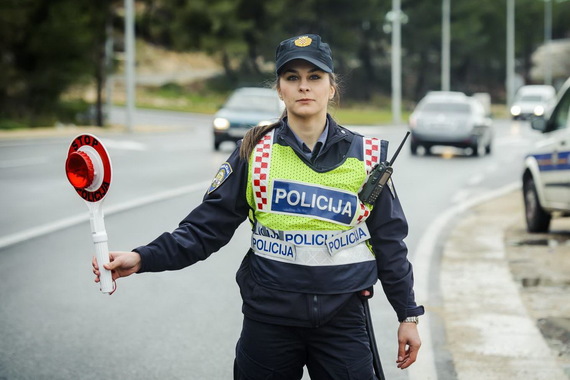 Brgudac: Vozio pijan bez dozvole i s mobitelom u ruci