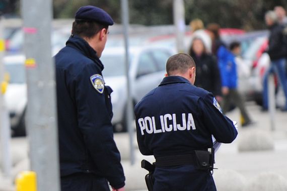 Nastavak istraživanja: Pijani muškarci konobaru prijetili da će ga ubiti