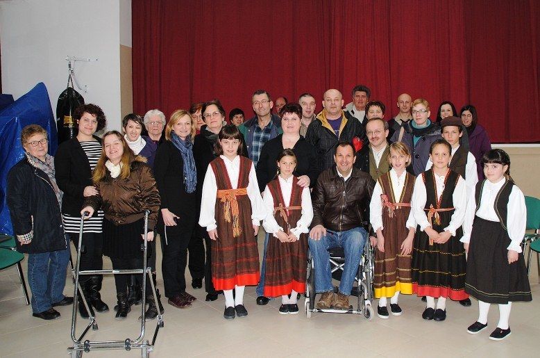 poetska večer organizirana je suradnjom pazinskog Društva tjelesnih invalida, Općine Tinjan i tinjanske kumpanije ''Kosirići'