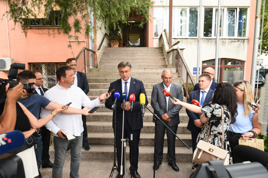 Premijer Plenković u Buzetu se susreo s gradonačelnikom Kajinom