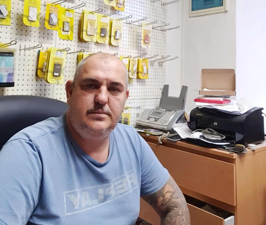 Mirko Marić: Domaći traže popravke ekrana, a turistima mobiteli padaju u more