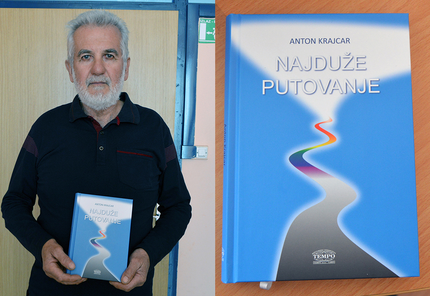 Anton Vlačić i knjiga Antona Krajcara "Najduže putovanje" (foto: Robi Selan)