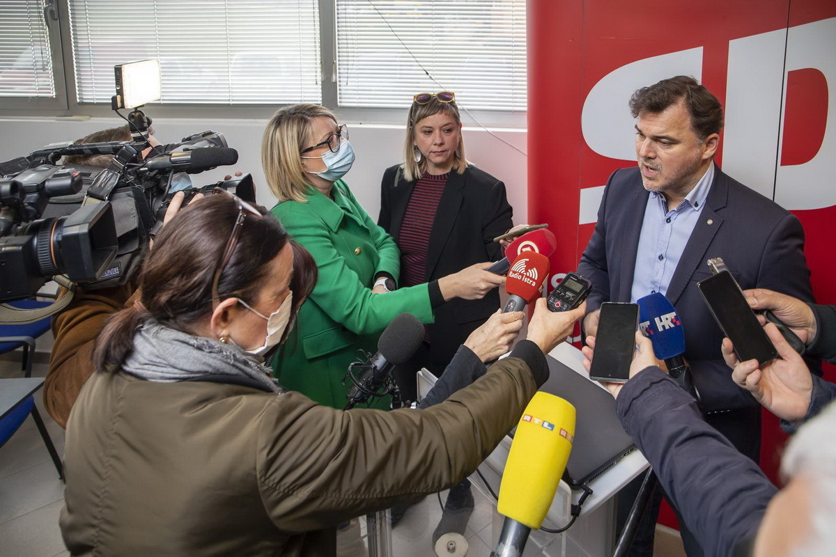 Danijel Ferić na konferenciji za novinare (foto: Srećko Niketić/PIXSELL)