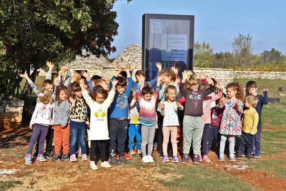 Interaktivni digitalni ekran u Parku kažuna za igru i edukaciju