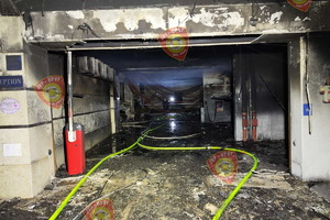U garaži hotela u Novigradu izgorjela dva automobila (foto)