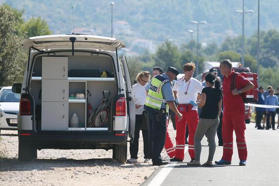 Tegljačem krenuo u nazad i udario u zaustavljenog motociklista