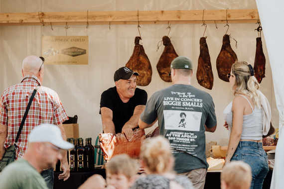 Otvoren ljetni Festival istarskog pršuta u Tinjanu (foto)