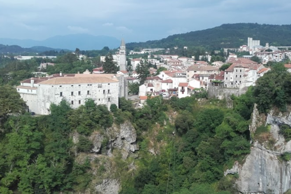 Državljani S. Makedonije provalili u stan u Pazinu. Vlasnik ih vidio