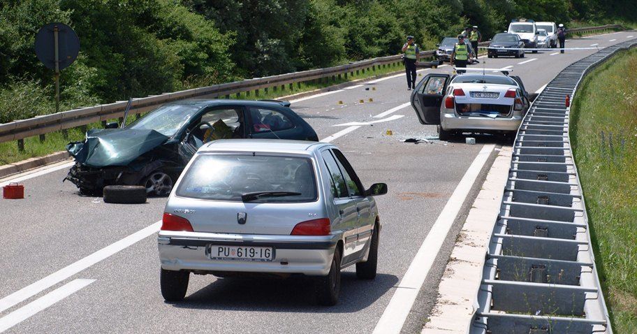 U proemtnoj nesreći sudjelovala su četiri automobila