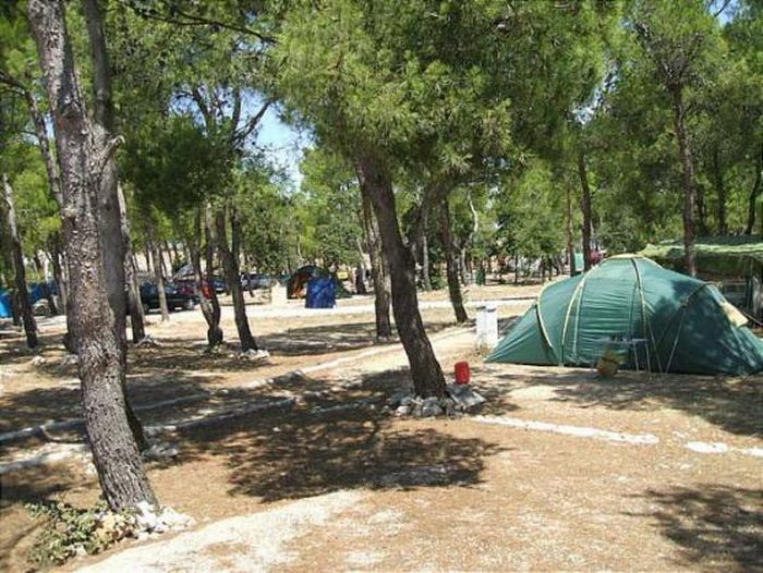 Za svaki kamp na području općine Medulin, kojim upravlja Arenaturist, propusnice će biti drugačije boje