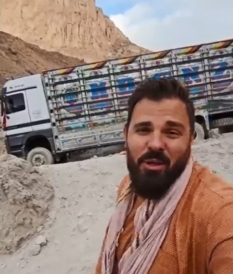 Kristian Iličić i kamion iz Buzeta u Afganistanu 