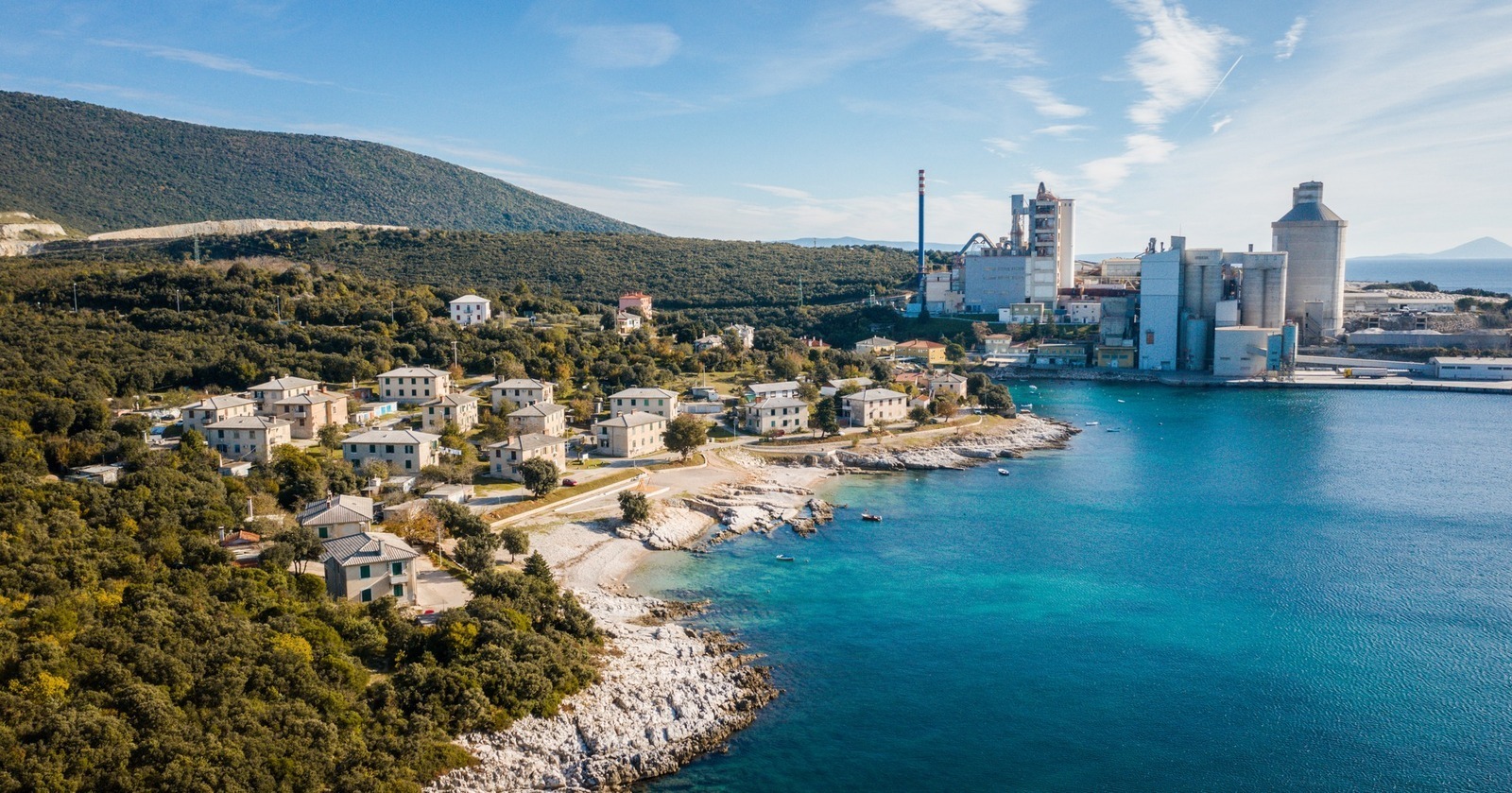 Tvornica Holcim u Koromačnu (Foto: Facebook/Holcim Hrvatska)