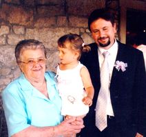 Ljuba na vjenčanju svog unuka Ivice Belavića (u naručju je djevojčica Ana, najmlađa u svatovima)