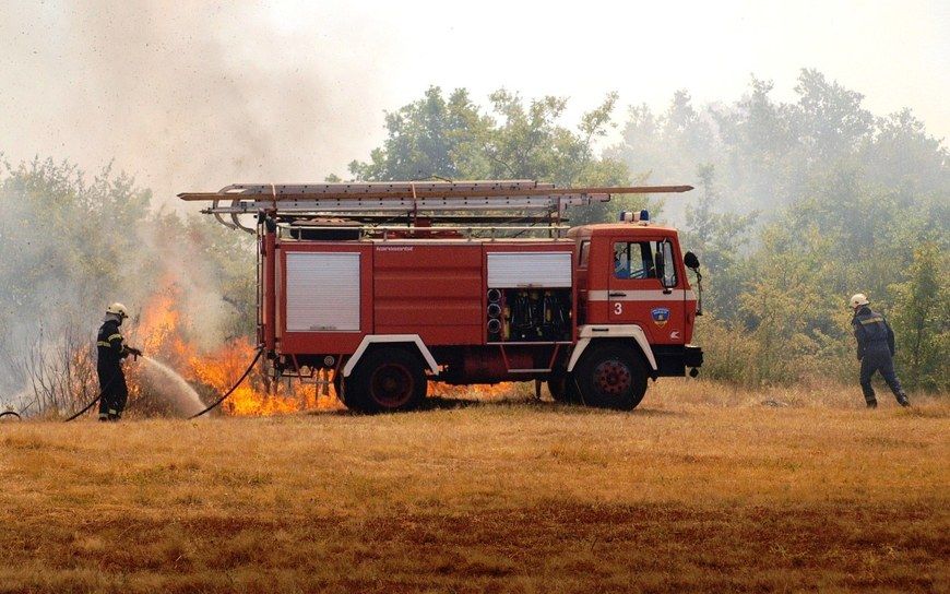 Vatrogasci ulažu velike napore kako bi lokalizrali požar