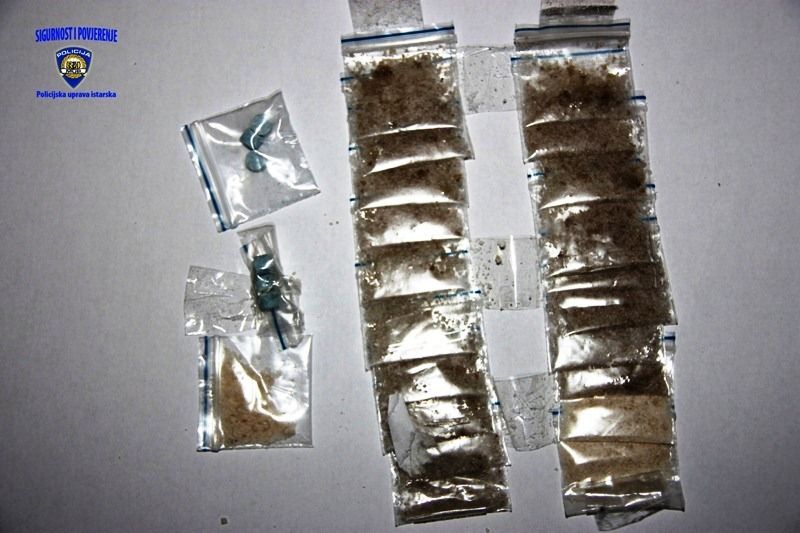 Testiranjem sadržaja dobivena je pozitivna reakcija na drogu MDMA poznatiju kao ecstasy (Foto: PU istarska)