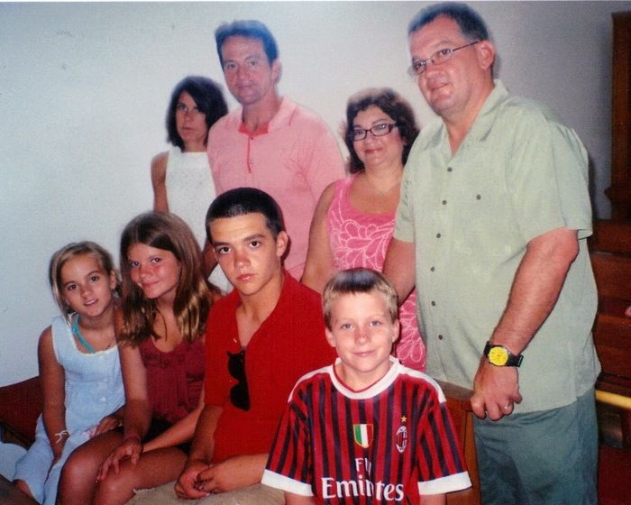 Sinovi Viliam i John sa svojim obiteljima. S lijeva: Laura i John, Felicia i Viliam, djeca: Isabella, Erica, Adam i Quinn