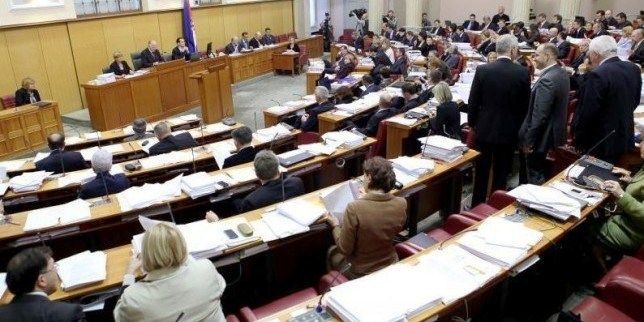 Daus je uputio poziv zastupnicima da još jenom razmotre Zakon