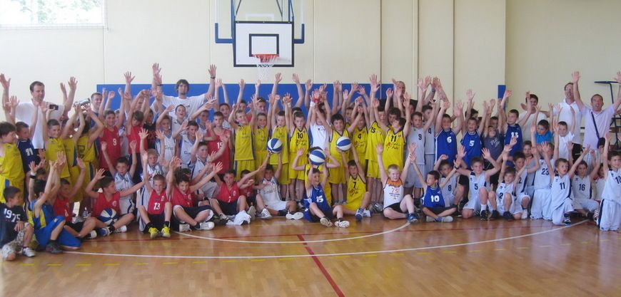 Na turniru je sudjelovalo stotinjak malih košarkaša iz Pazina, Poreča, Pule, Crikvenice, Kraljevice i Križevaca 