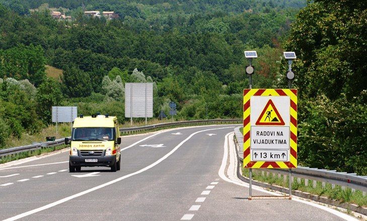 Prema neslužbenim informacijama, u nesreći su dvije osobe teže ozlijeđene