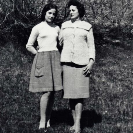 Radojka s majkom 60-ih godina u Buzetu